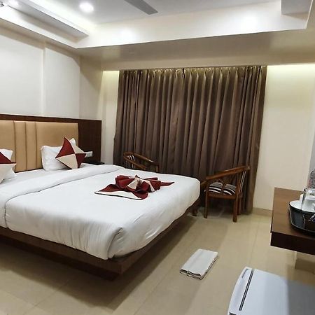 Hotel Mk Grand Varanasi Luaran gambar