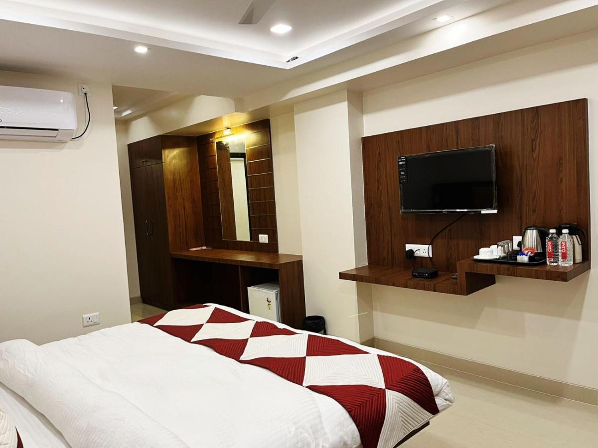 Hotel Mk Grand Varanasi Luaran gambar