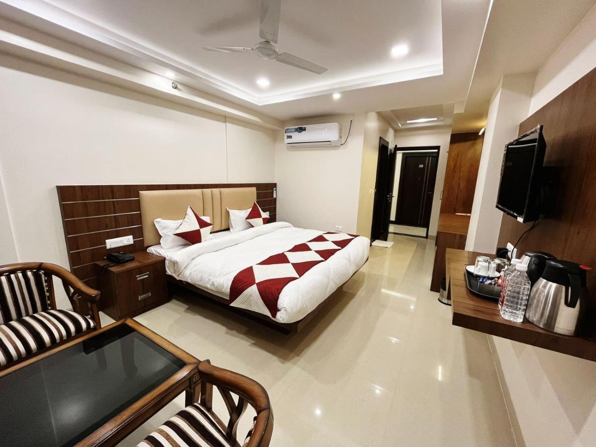 Hotel Mk Grand Varanasi Luaran gambar