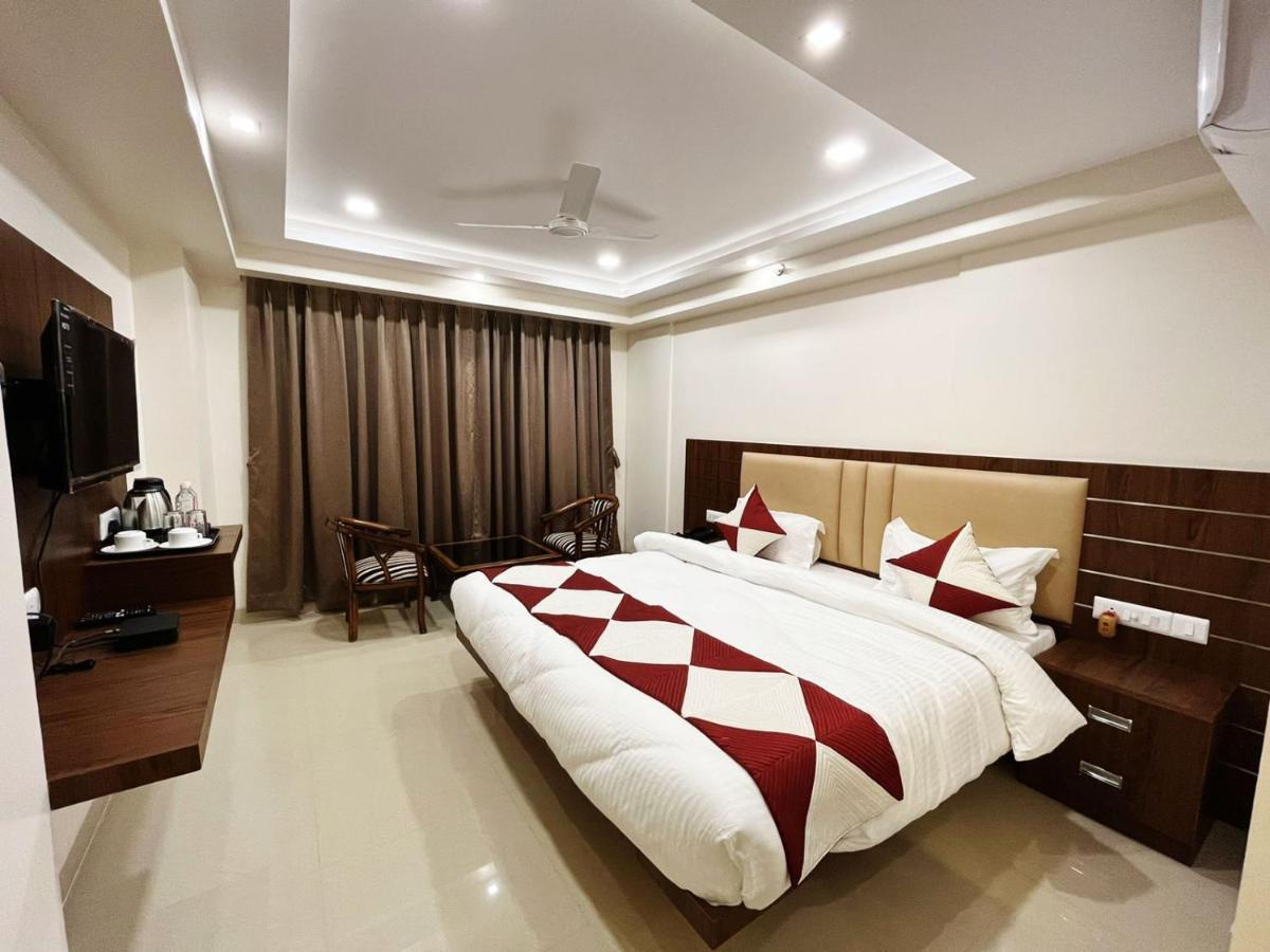 Hotel Mk Grand Varanasi Luaran gambar