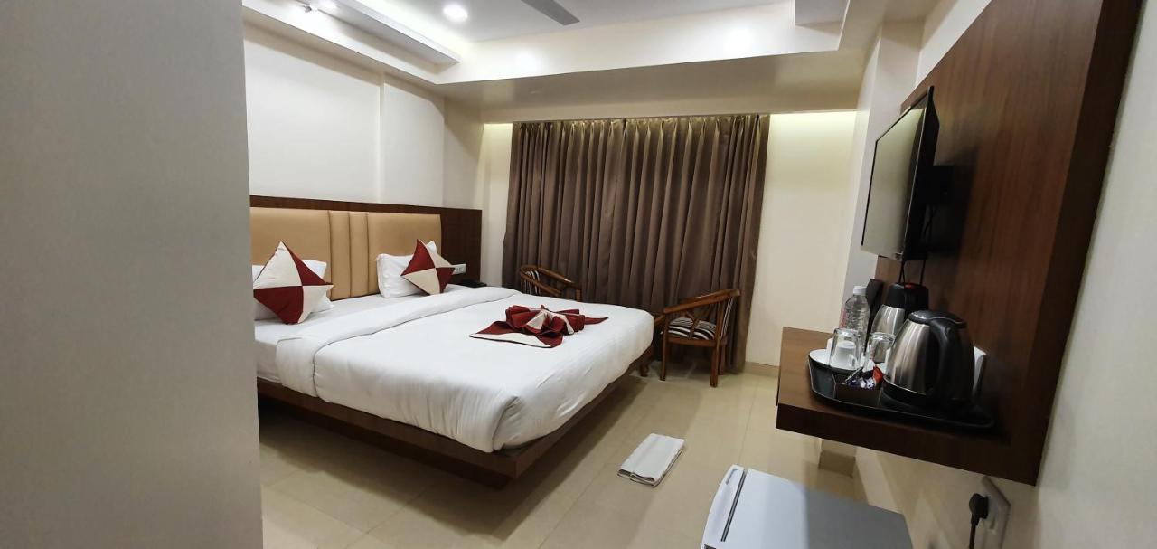 Hotel Mk Grand Varanasi Luaran gambar