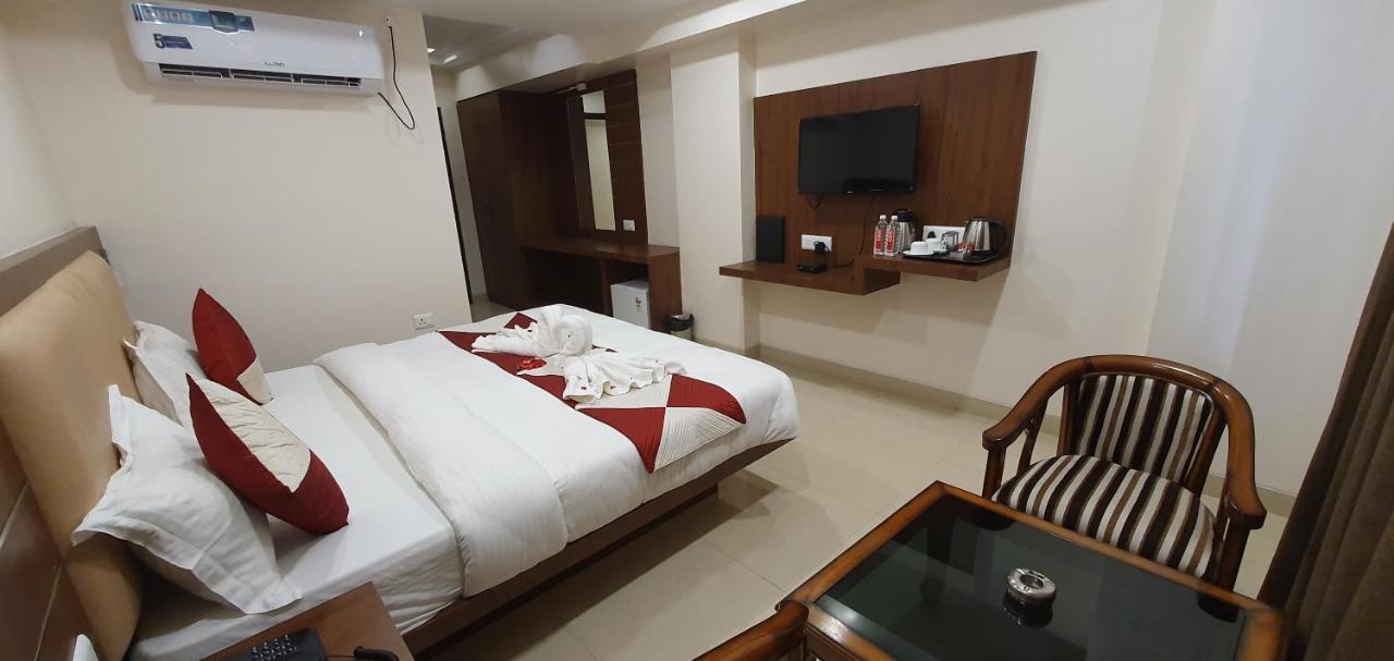 Hotel Mk Grand Varanasi Luaran gambar